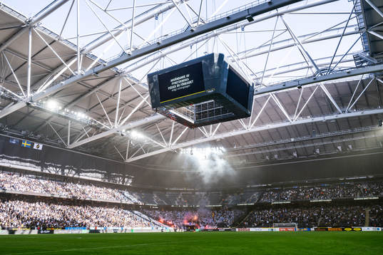 Ett meddelande om förbud mot pyroteknik syns på