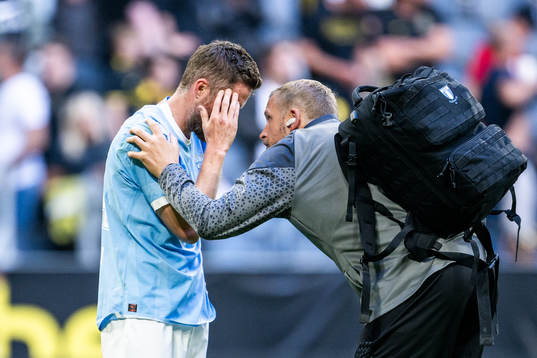 Malmö FFs Lasse Nielsen får vård