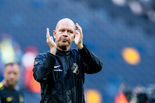 AIKs tränare Henning Berg deppar