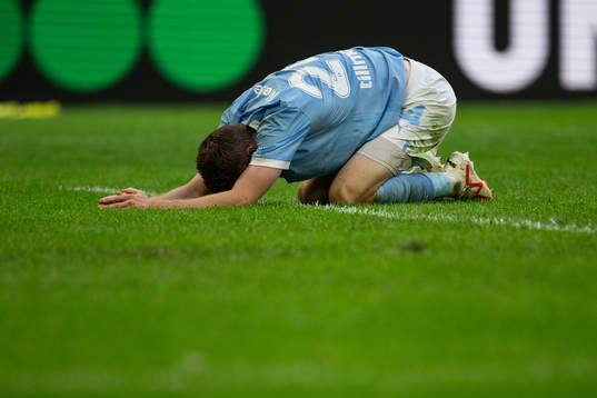 Malmö FFs Lasse Nielsen har ont