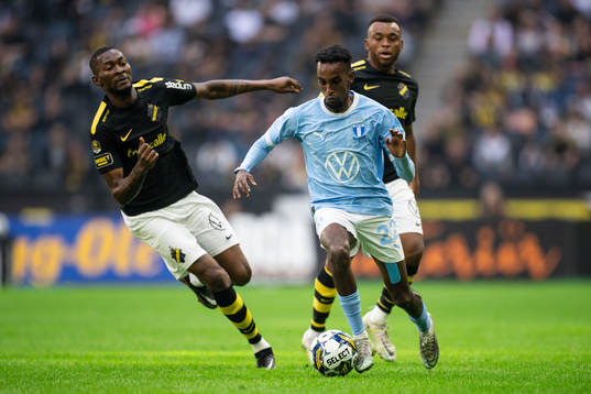 Malmö FFs Taha Ali mot AIKs Aboubakar Keita
