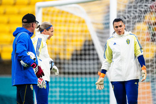 Goalkeeper coach Leif Troedsson, goalkeeper Jennifer Falk