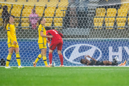 Elin Rubensson, Magdalena Eriksson and goalkeeper Zecira