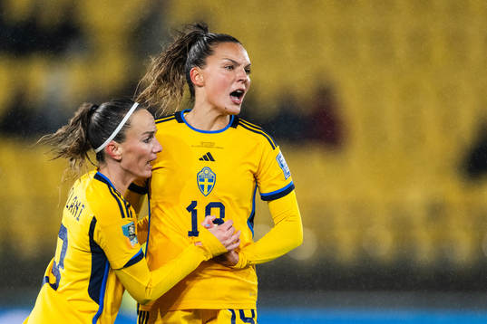Kosovare Asllani and Johanna Rytting Kaneryd of Sweden
