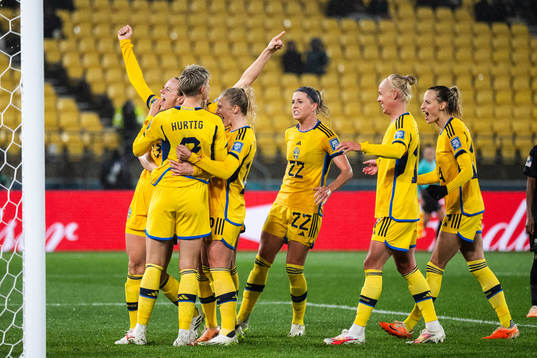 Amanda Ilestedt of Sweden celebrate with team mates