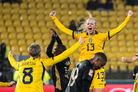 Amanda Ilestedt of Sweden celebrate with team mates