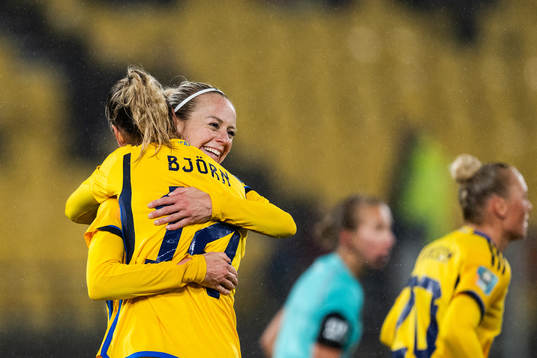 Nathalie Björn celebrate with Amanda Ilestedt of Sweden