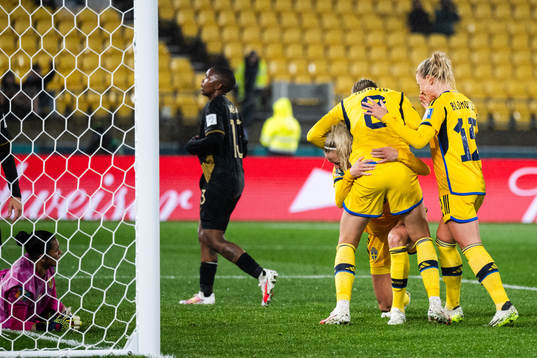 Amanda Ilestedt of Sweden celebrate with team mates