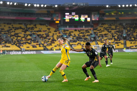 Kosovare Asllani of Sweden and Bongeka Gamede of South