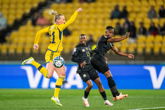 Stina Blackstenius of Sweden and Bongeka Gamede of South