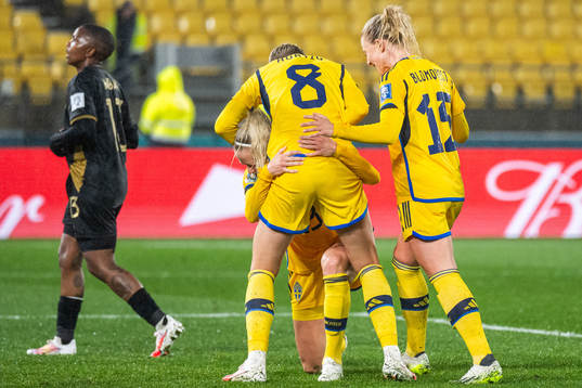 Amanda Ilestedt of Sweden celebrates with Lina Hurtig and