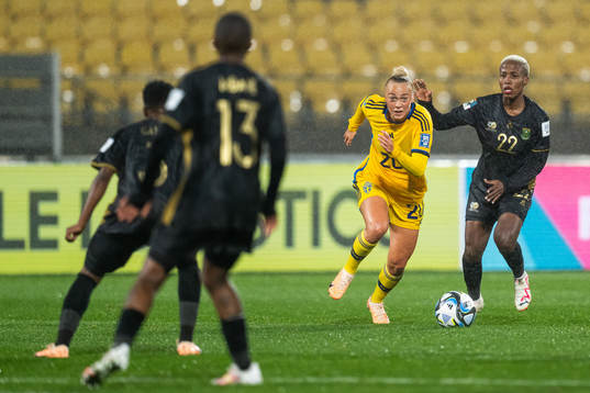 Hanna Bennison of Sweden and Mapula Kgoale of South Africa