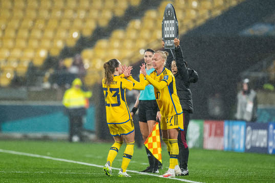 Elin Rubensson is substituted off for Caroline Seger of