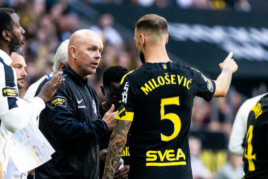 AIKs tränare Henning Berg och AIKs Alexander Milosevic
