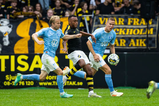 AIKs Erick Otieno mot Oscar Lewicki och Niklas Moisander