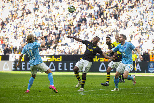 AIKs Abdussalam Magashy mot Malmö FFs Sebastian Nanasi och
