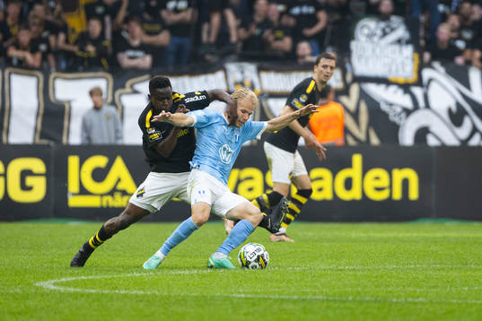 AIKs Erick Otieno och Malmö FFs Oscar Lewicki