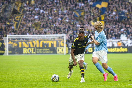 AIKs Abdussalam Magashy och Malmö FFs Sebastian Nanasi