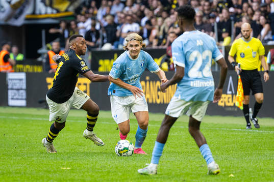 AIKs Abdussalam Magashy mot Malmö FFs Sebastian Nanasi och