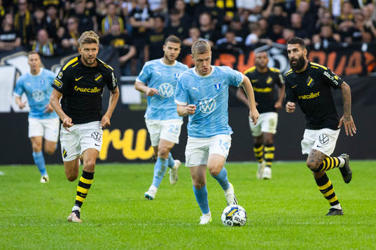 Malmö FFs Sebastian Jörgensen mot AIKs Anton Salétros