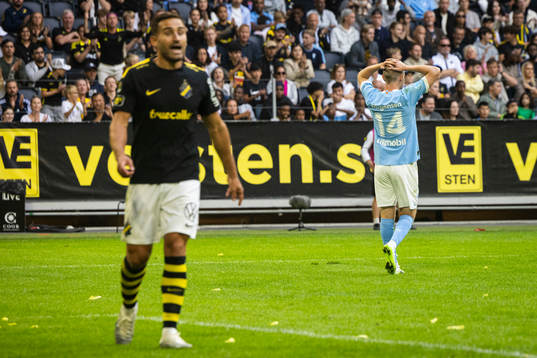 Malmö FFs Sebastian Jörgensen deppar