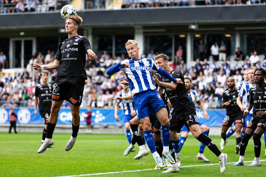 Halmstads Erik Ahlstrand och Viktor Granath mot IFK