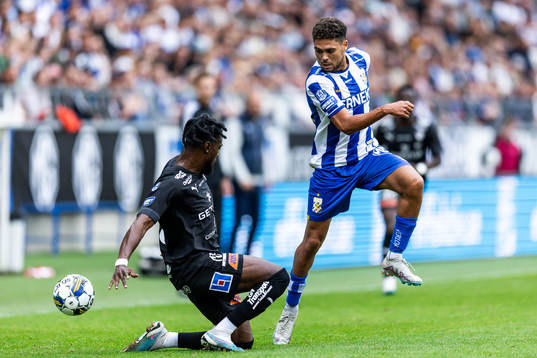 Halmstads Joseph Baffoe och IFK Göteborgs Thomas Santos
