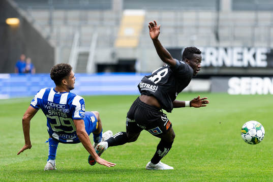 IFK Göteborgs Thomas Santos och Halmstads Naeem Mohammed