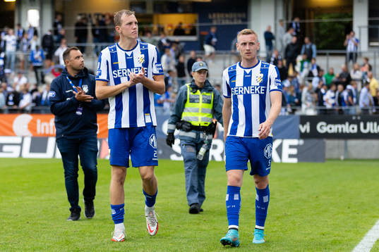 IFK Göteborgs Adam Carlén och Sebastian Ohlsson deppar