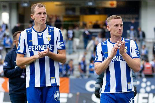 IFK Göteborgs Adam Carlén och Sebastian Ohlsson deppar