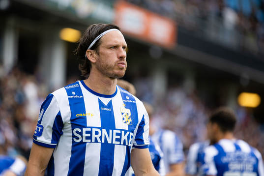 IFK Göteborgs Gustav Svensson innan fotbollsmatchen i