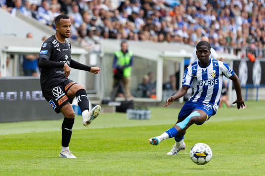 Halmstads Marcus Olsson och IFK Göteborgs Abundance Salaou
