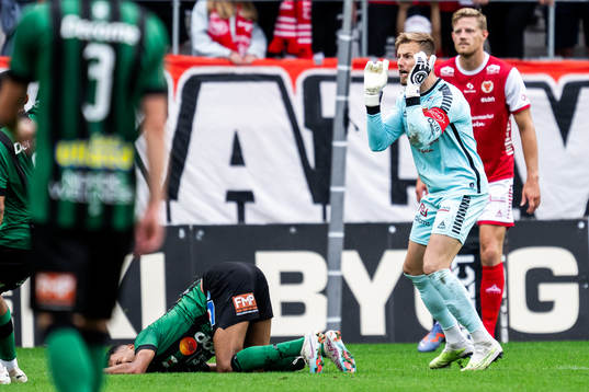 Varbergs Eliton Pardinho Toreta Junior har ont och Kalmars