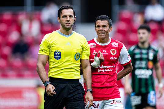 Domare Granit Maqedonci och Kalmars Romario Pereira Sipiao
