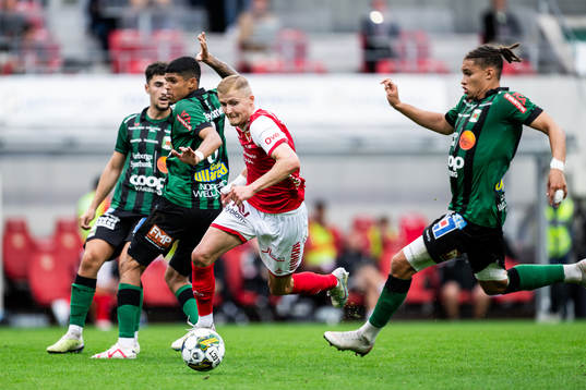 Kalmars David Kristjan Olafsson och Varbergs Maxime Anne
