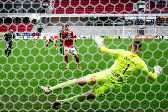 Kalmars Simon Skrabb gör 1-0