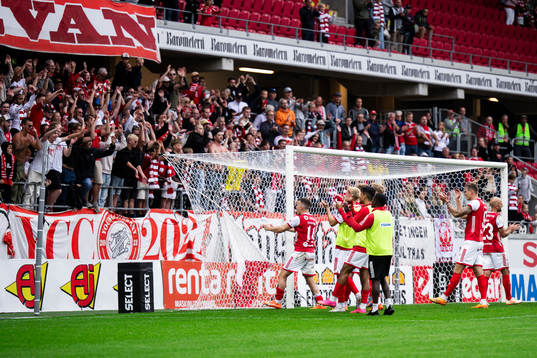 Kalmars spelare jublar