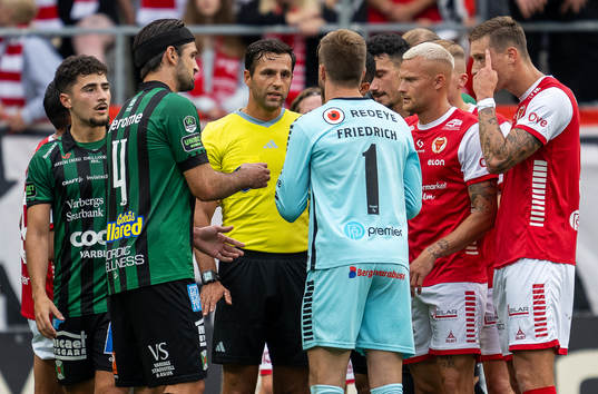 Kalmars målvakt Ricardo Friedrich och Domare Granit