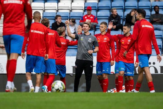 Helsingborgs spelare värmer upp