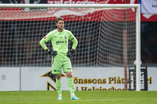 Helsingborgs målvakt Kalle Joelsson deppar