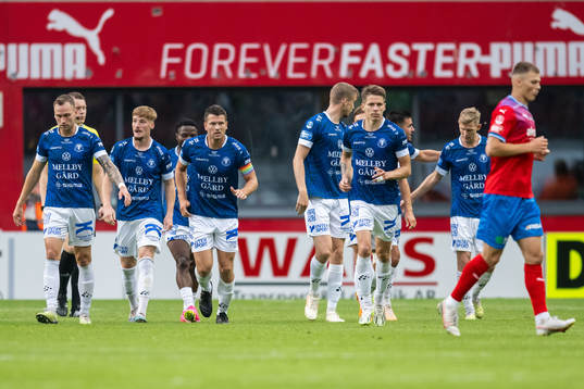 Trelleborgs Mattias Andersson jublar med lagkamrater