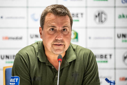 Trelleborgs tränare Stefan Jacobsson vid en presskonferens