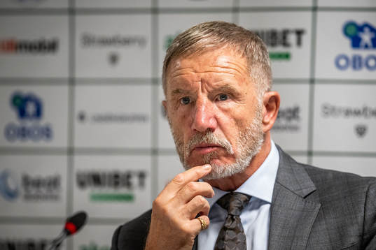Helsingborgs tränare Stuart Baxter vid en presskonferens