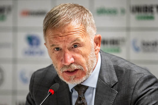 Helsingborgs tränare Stuart Baxter vid en presskonferens