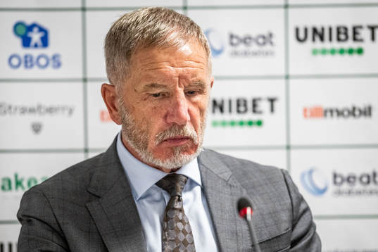 Helsingborgs tränare Stuart Baxter vid en presskonferens