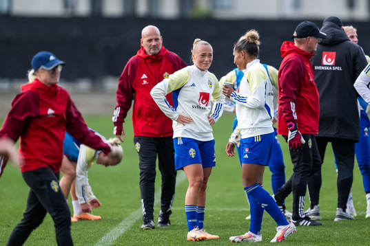 Hanna Bennison and Madelen Janogy of the Swedish women's