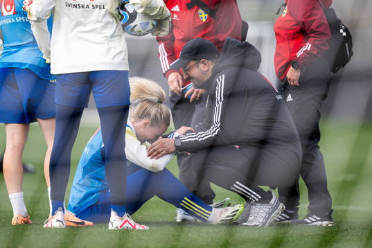 Rebecka Blomqvist is in pain and is seen to by medical
