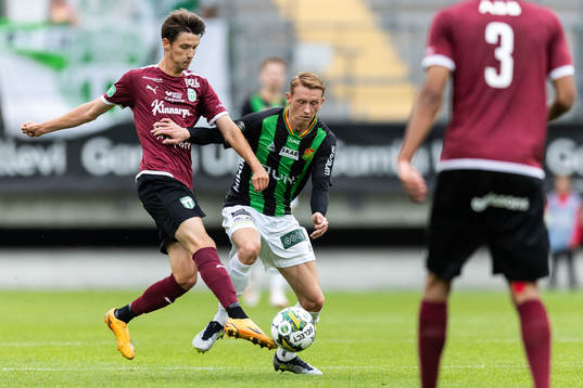 Västerås SKs Olle Edlund och GAIS Julius Lindberg