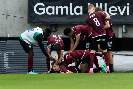 Västerås SKs Simon Gefvert jublar