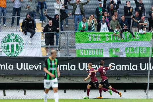 Västerås SKs Simon Gefvert jublar